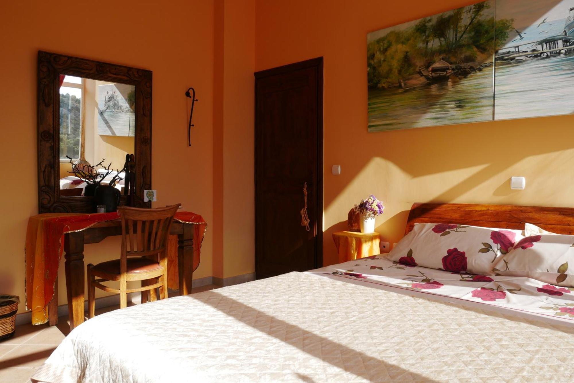 Casa Di Luce Bed & Breakfast Agia Marina  Exterior photo